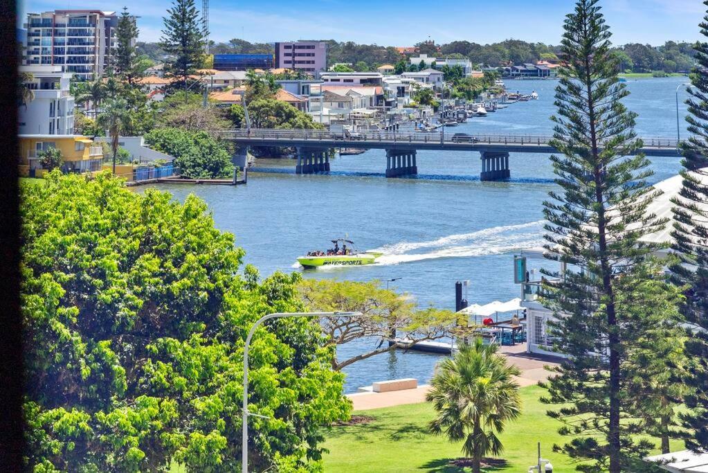 Huge Circle On Cavill 2 Brm Sleeps 6 - Optimise Gold Coast