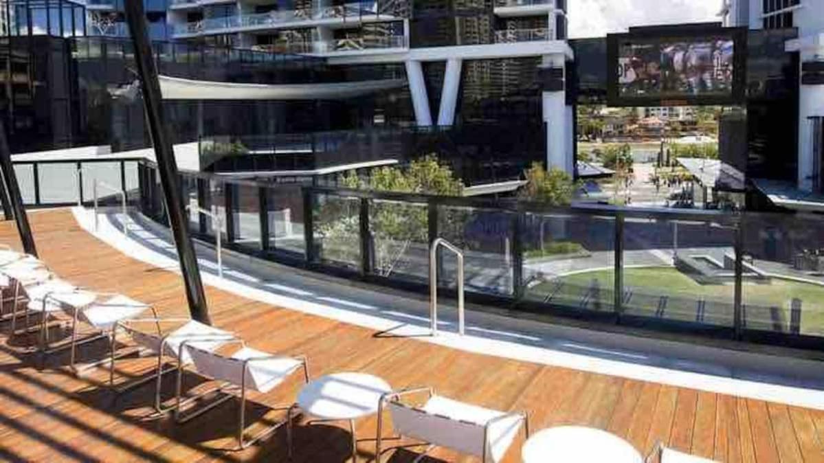 Beachview Surfers 2bd Lux Apartment