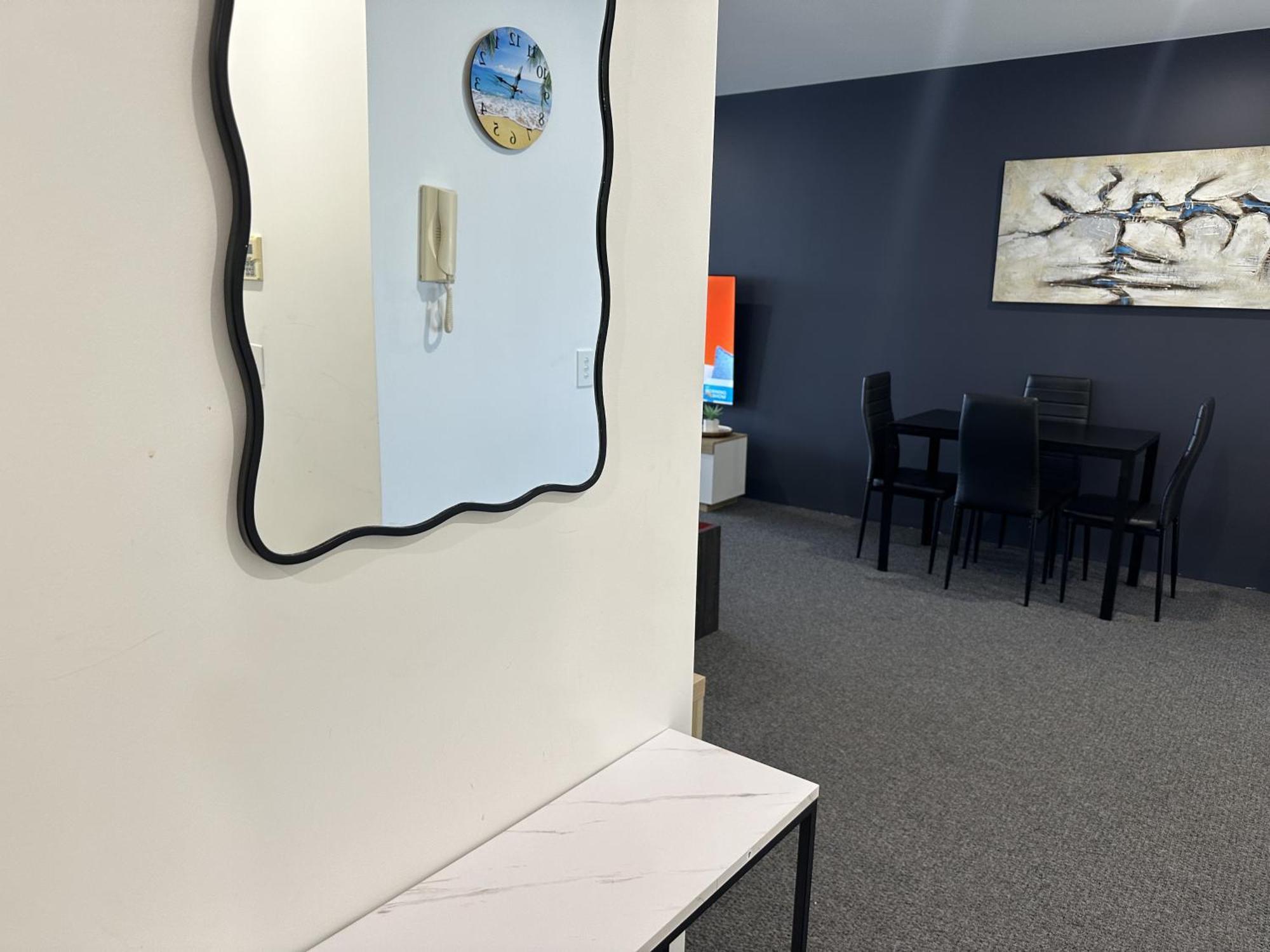 Beachview Surfers 2bd Lux Apartment