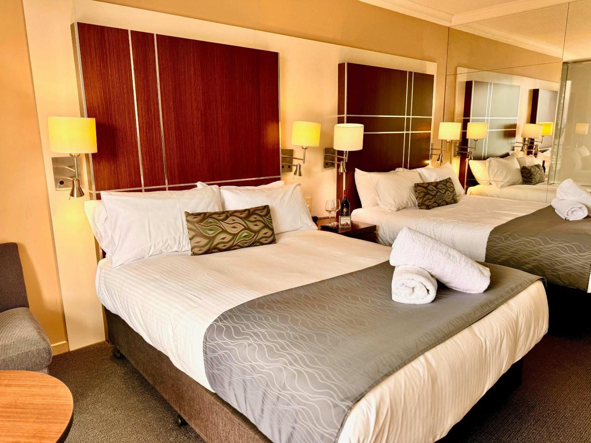 Beachside In Heart Of Surfers Paradise With Inn *