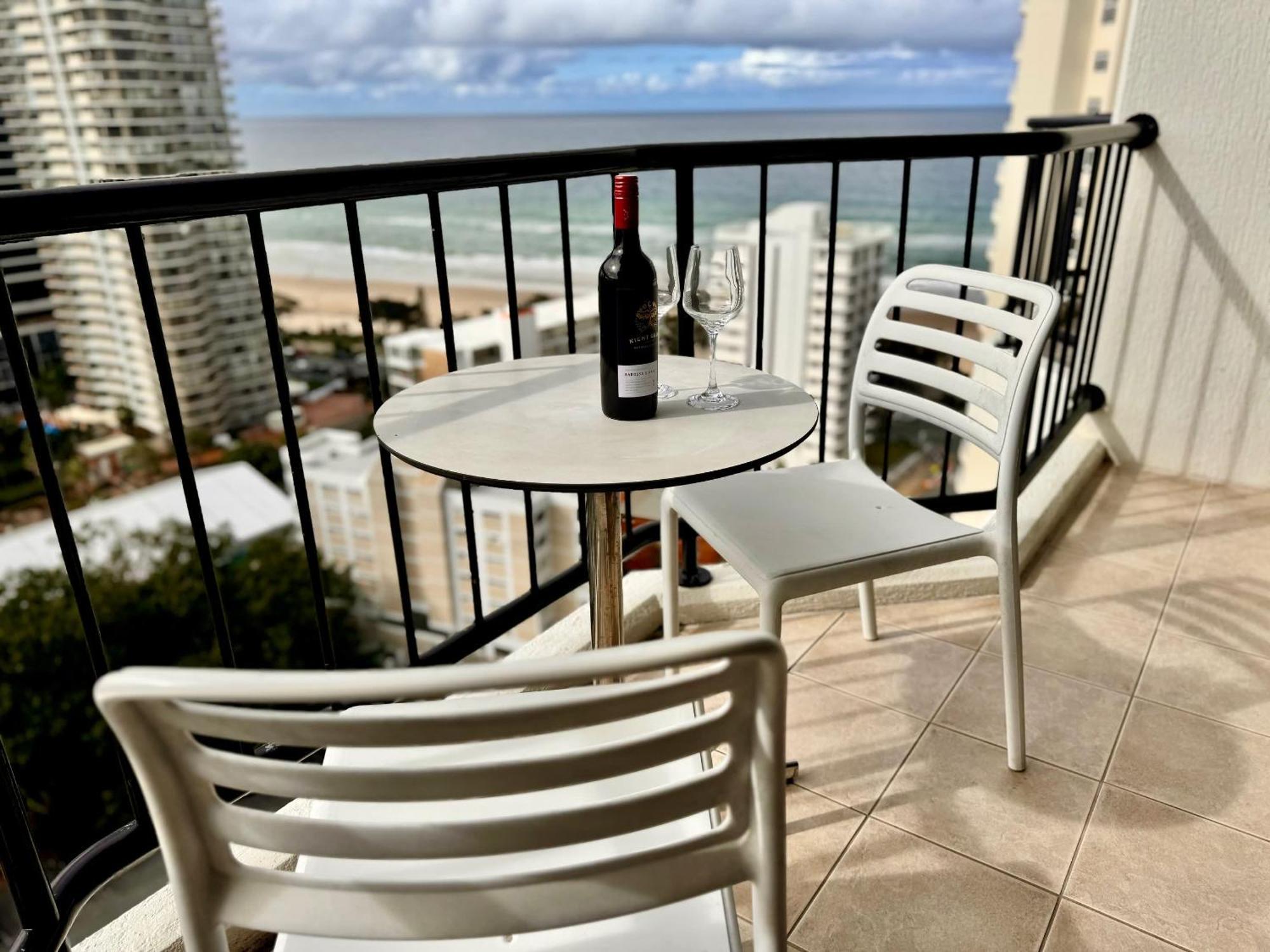 Beachside In Heart Of Surfers Paradise With Inn *
