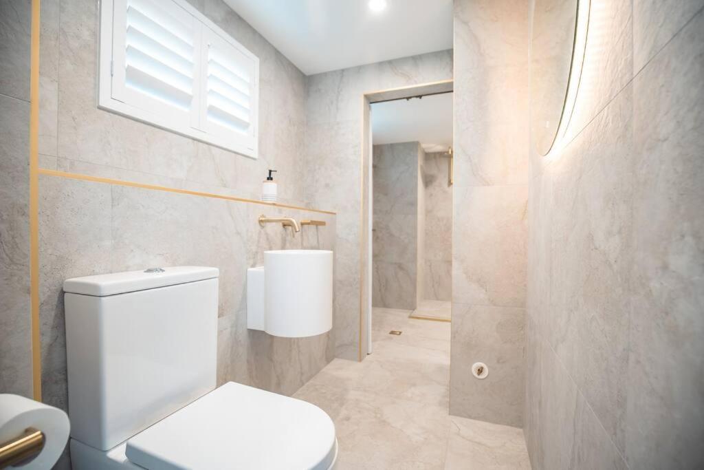 2br Burleigh Beachside With Views With Pool Apartment Gold Coast