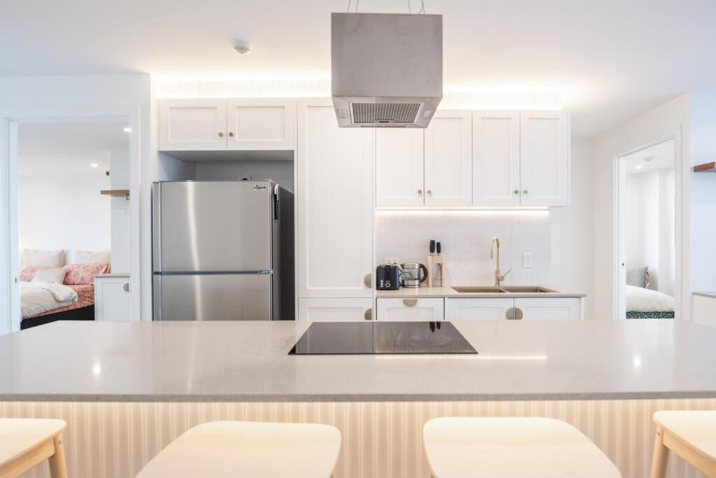 Apartment 2br Burleigh Beachside With Views With Pool Gold Coast