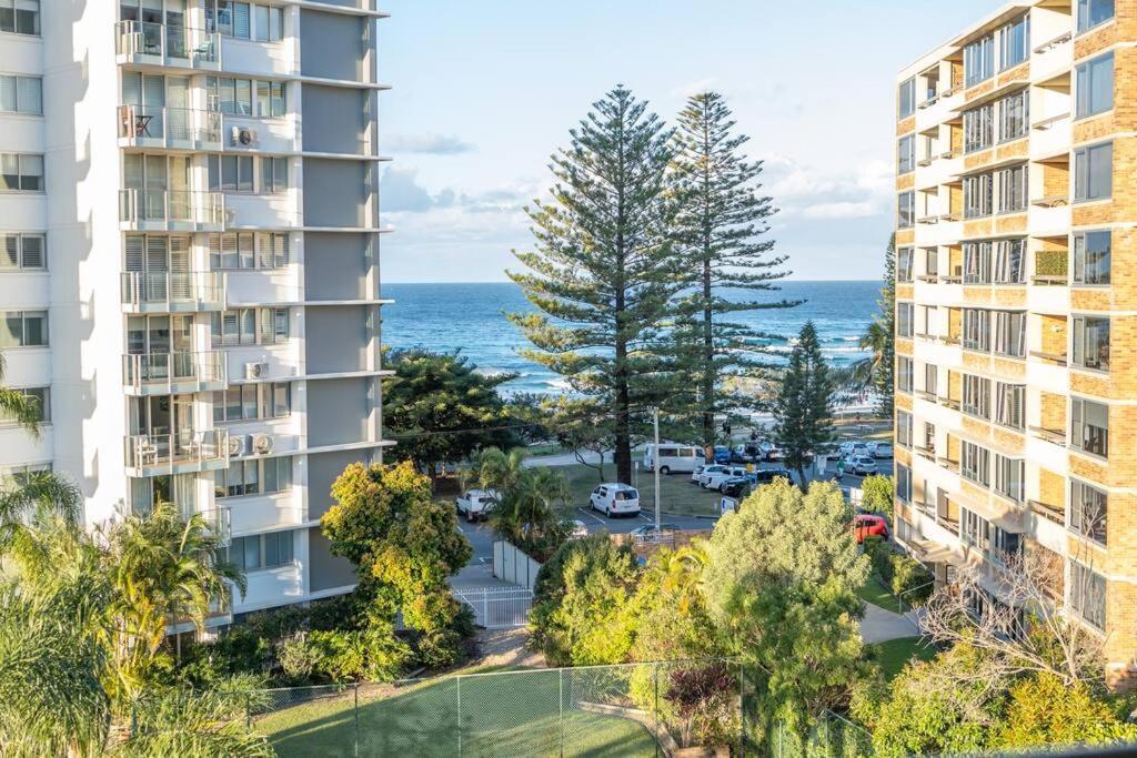Apartment 2br Burleigh Beachside With Views With Pool
