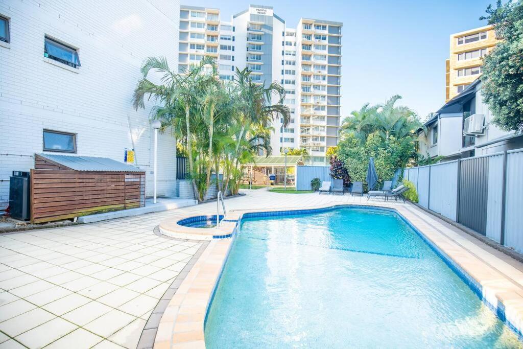 2br Burleigh Beachside With Views With Pool Apartment Gold Coast