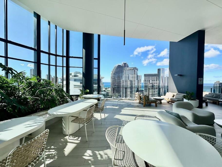 Luxury Star 32nd Floor Apartment