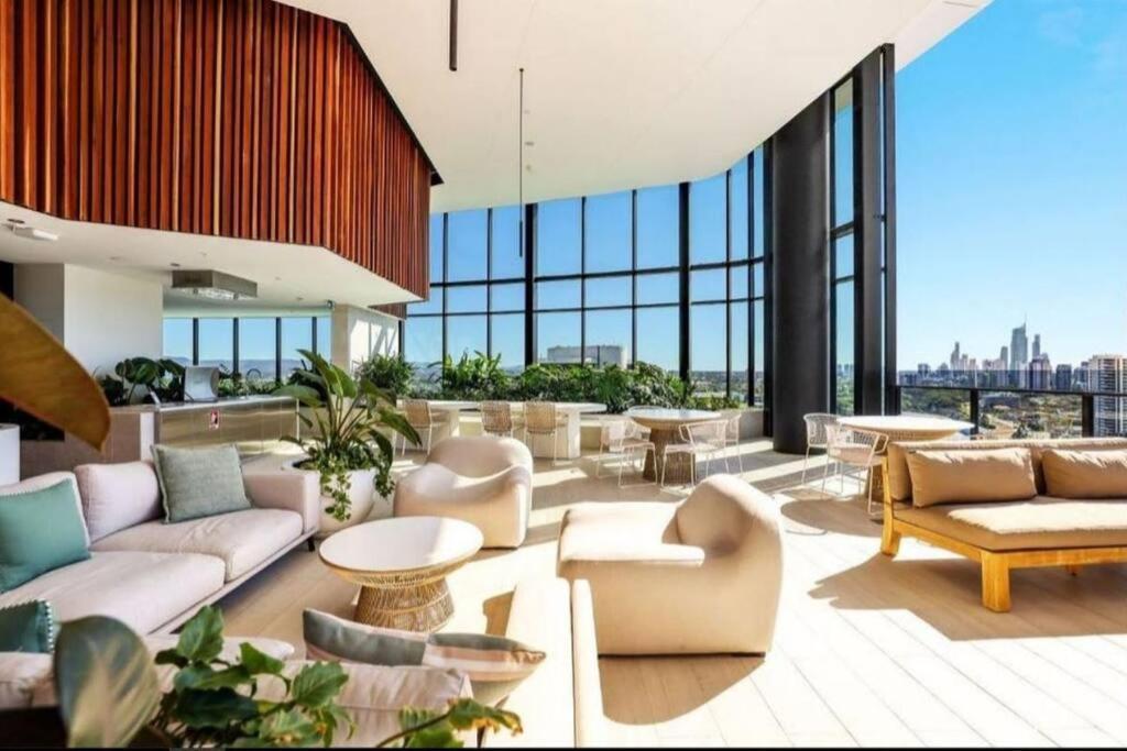 Luxury Star 32nd Floor Apartment