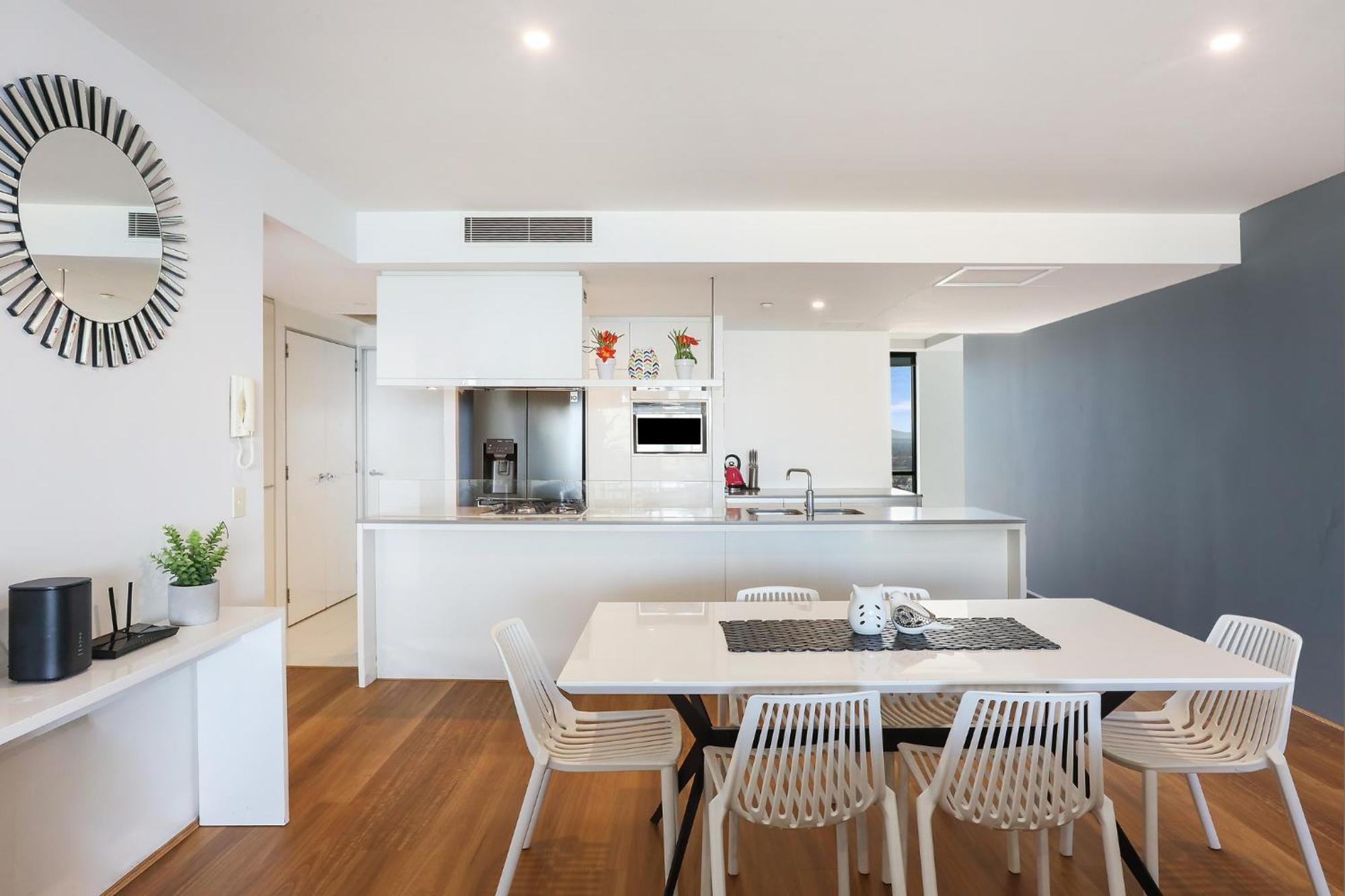 Circle On Cavill 2, 3, 4 & 5 Bedroom Skyhomes & Sub Penthouses By Holidays Gold Coast