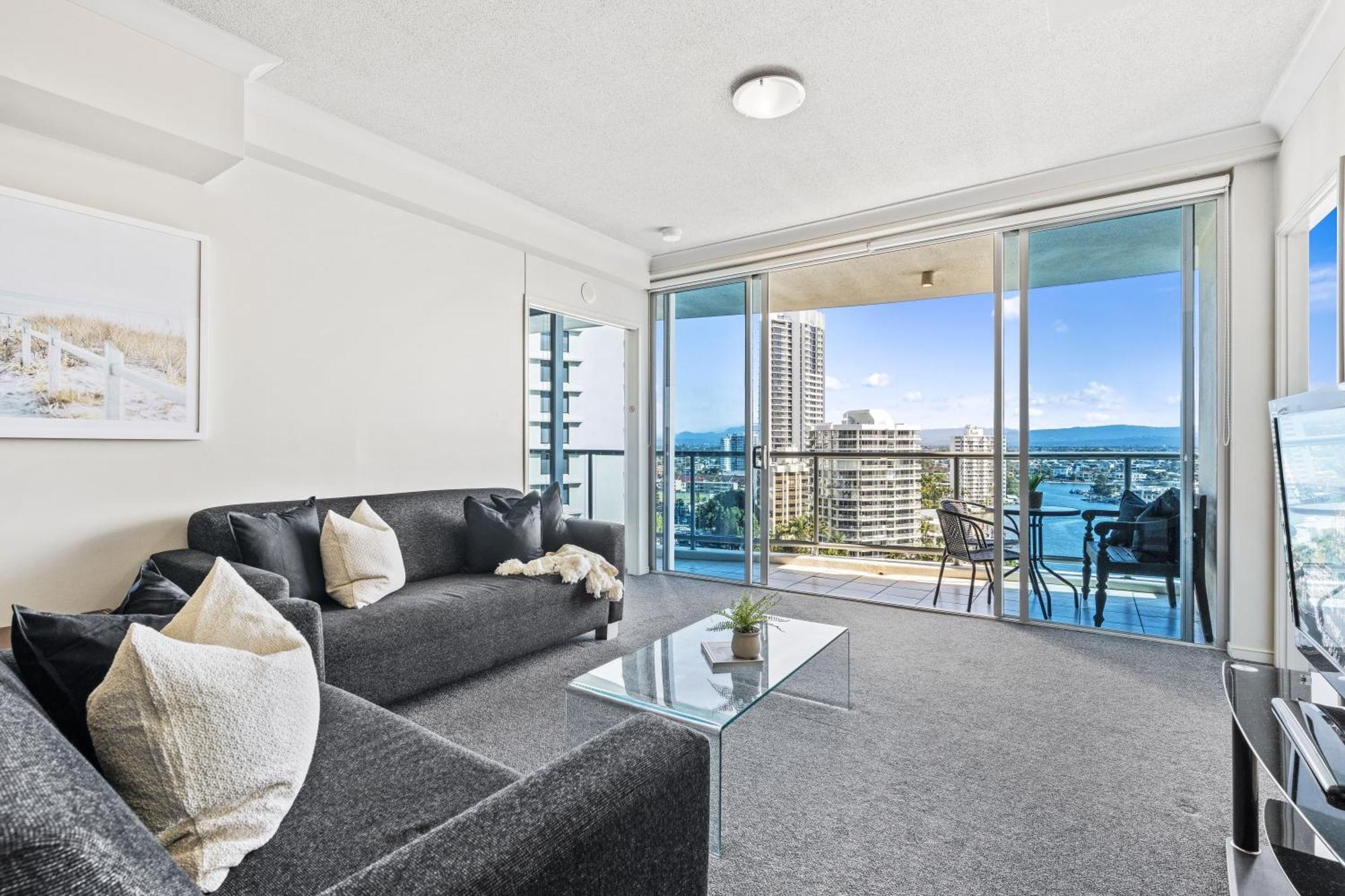 Kids Free In Hinterland View 2 Bedroom 1 Bathroom At Chevron Renaissance- Q * Gold Coast