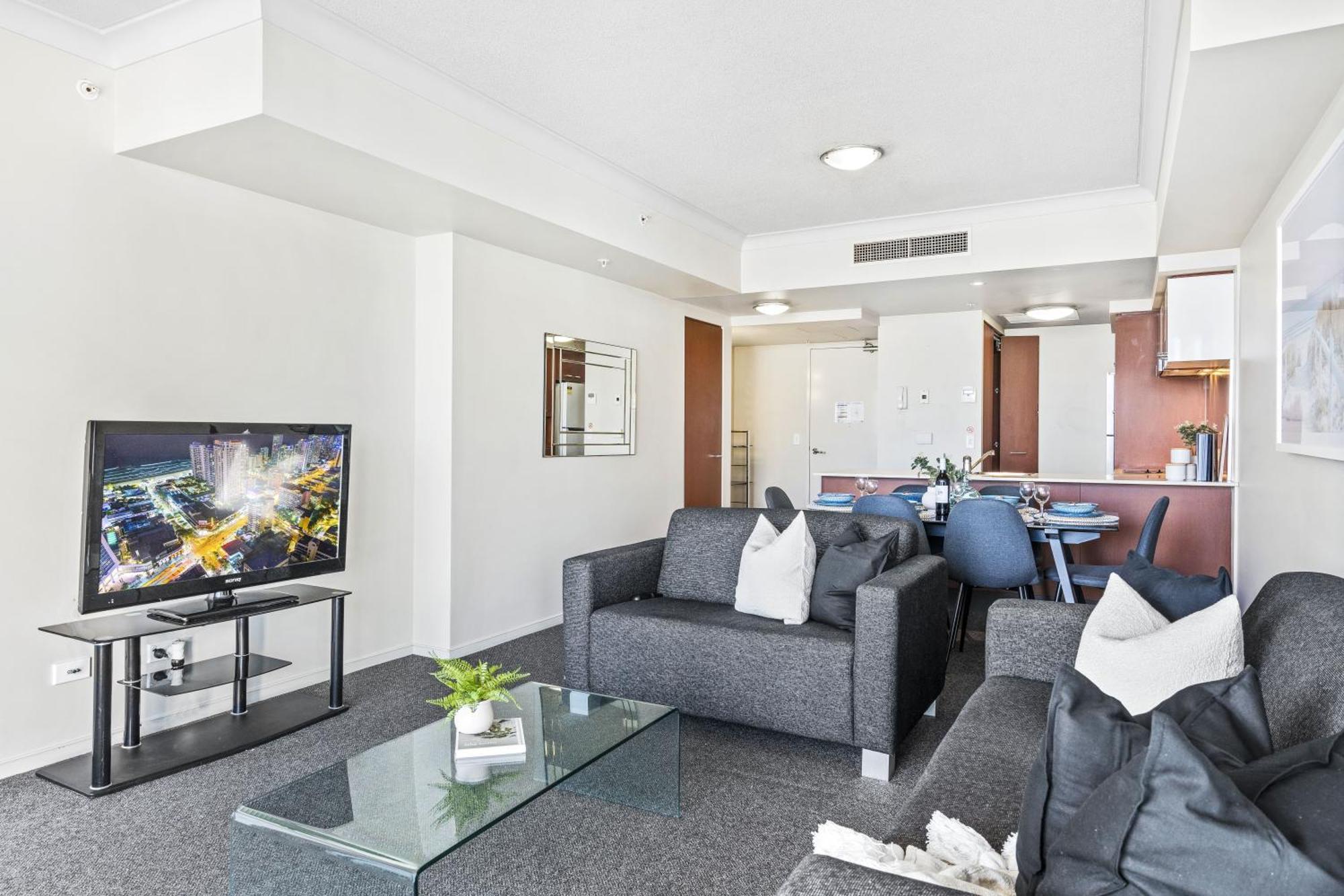 Apartment Kids Free In Hinterland View 2 Bedroom 1 Bathroom At Chevron Renaissance- Q *