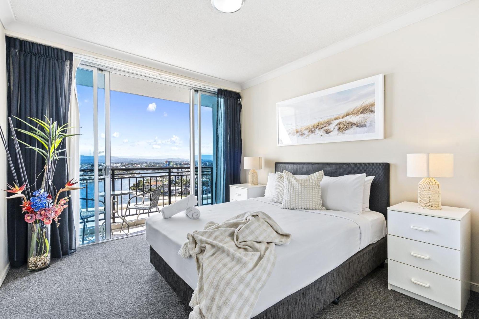 Kids Free In Hinterland View 2 Bedroom 1 Bathroom At Chevron Renaissance- Q Apartment *