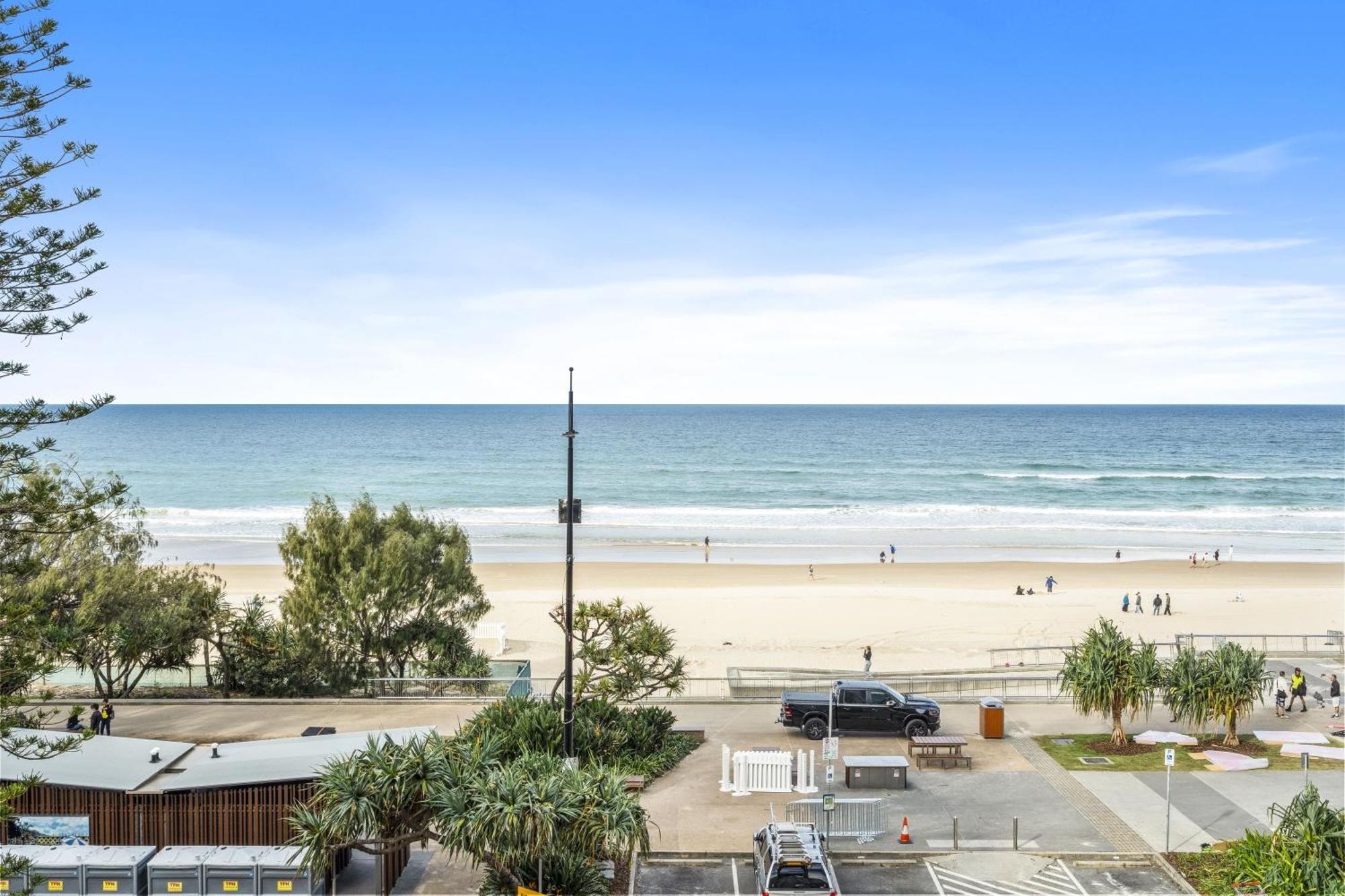 Stunning Ocean Views In 2 Bedroom Unit At Zenith - Q
