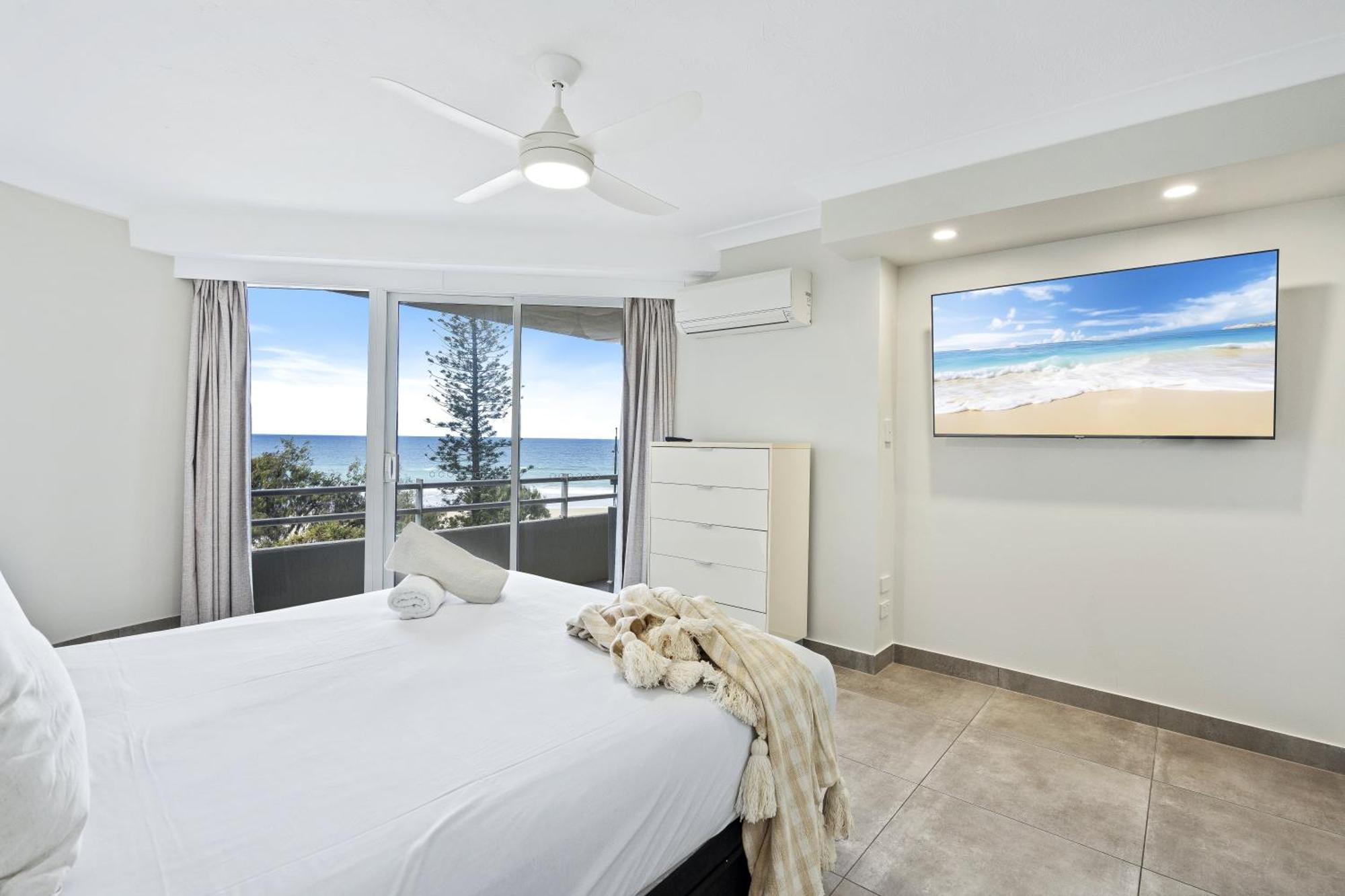 Stunning Ocean Views In 2 Bedroom Unit At Zenith - Q