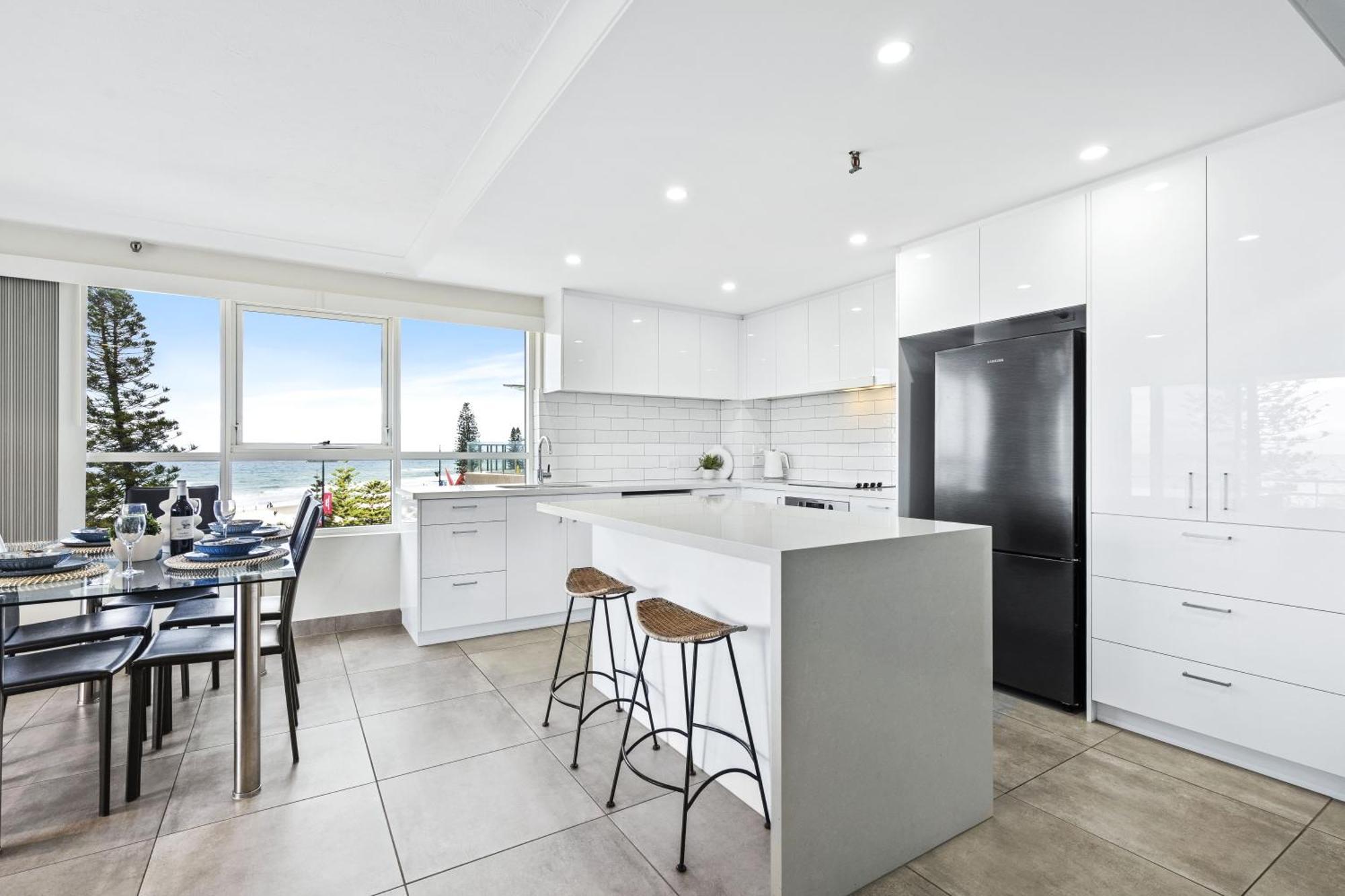 Apartment Stunning Ocean Views In 2 Bedroom Unit At Zenith - Q