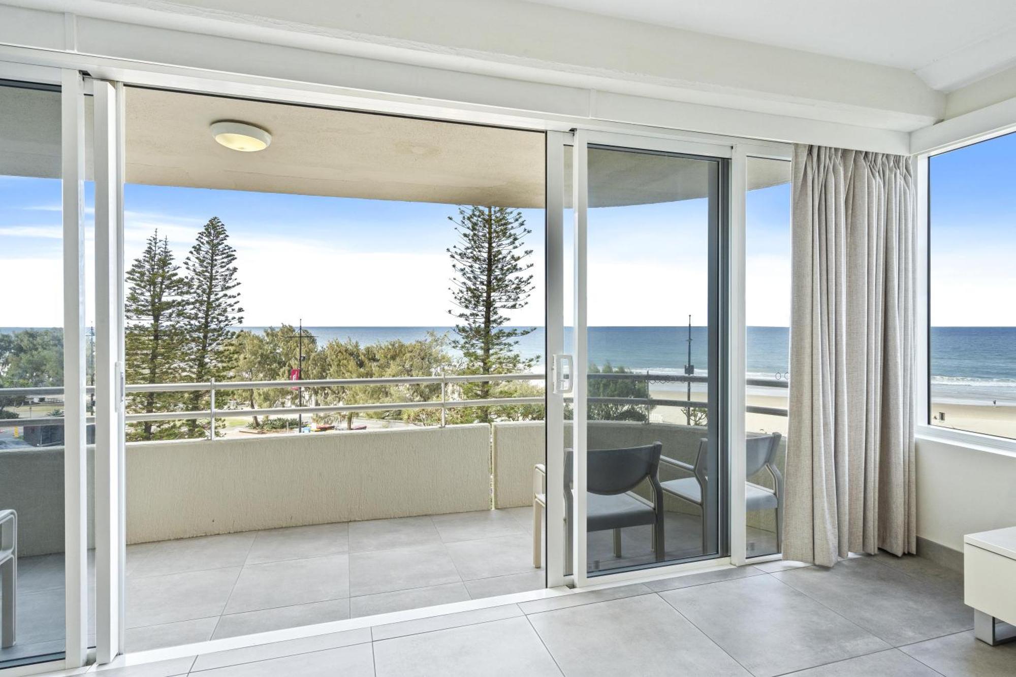 Stunning Ocean Views In 2 Bedroom Unit At Zenith - Q Apartment