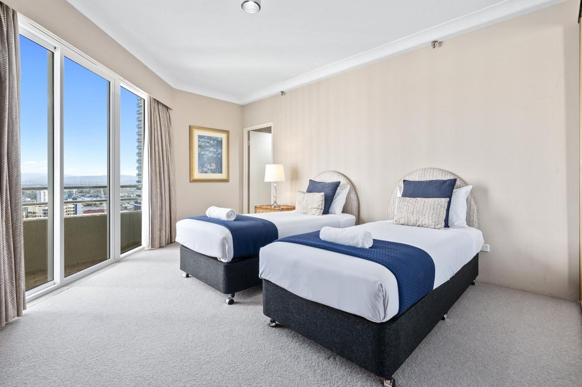Zenith - Q Apartment