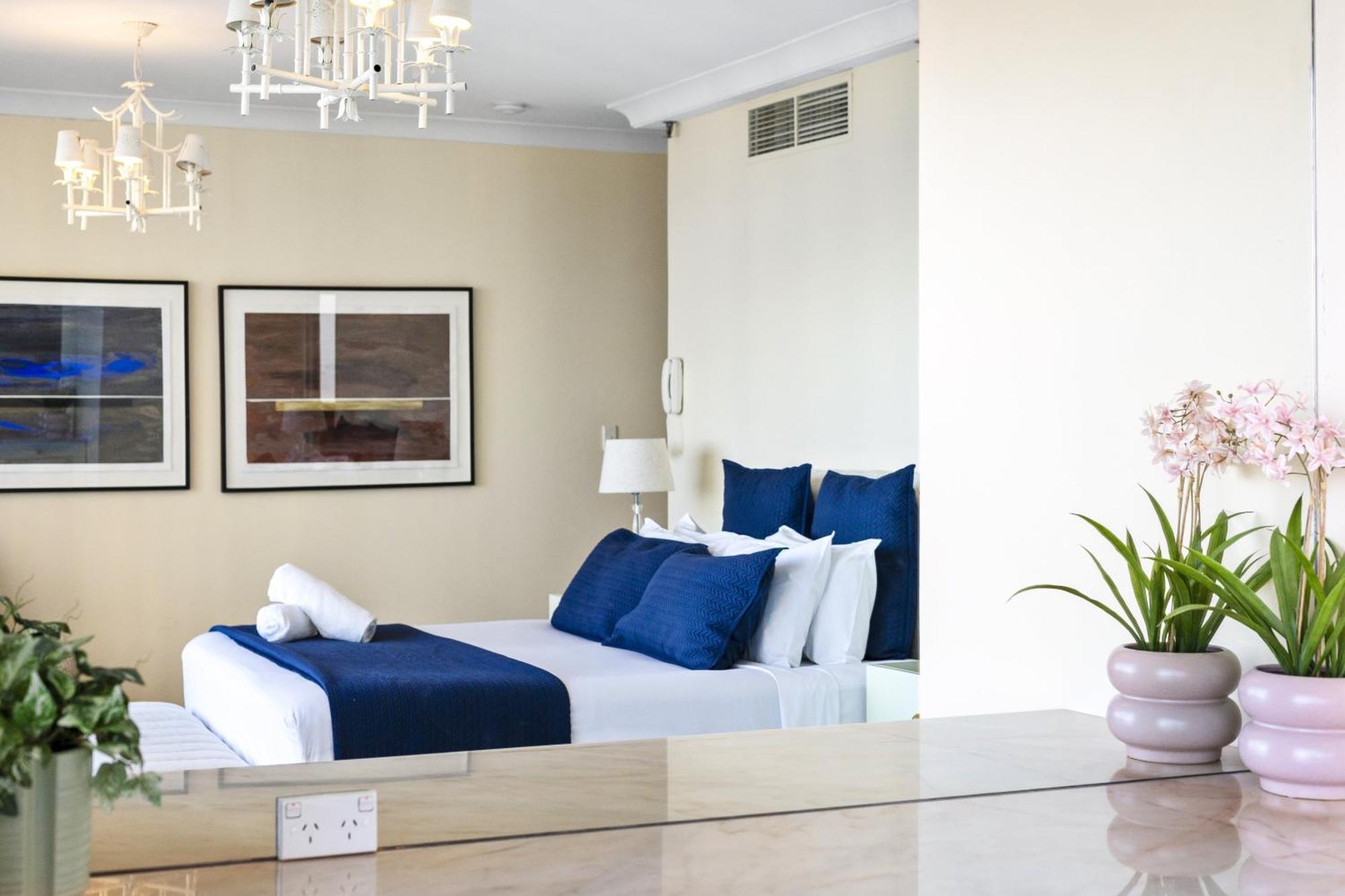 Step Back In Time In Retro Chic 3 Bedroom Penthouse At Zenith - Q