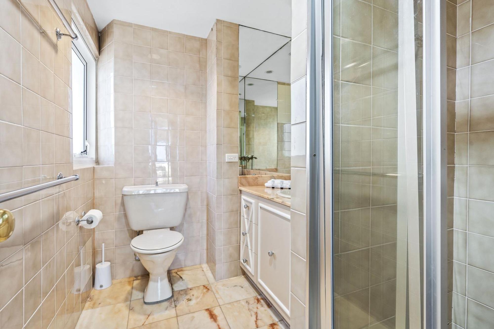 Step Back In Time In Retro Chic 3 Bedroom Penthouse At Zenith - Q Apartment *