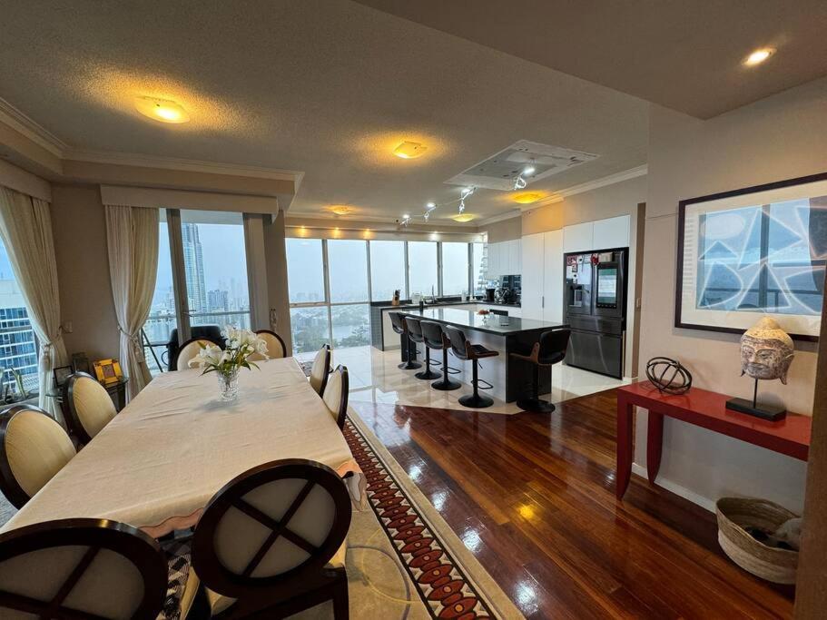 Welcome To A 275m2 Sub-penthouse With Great Ocean Apartment *