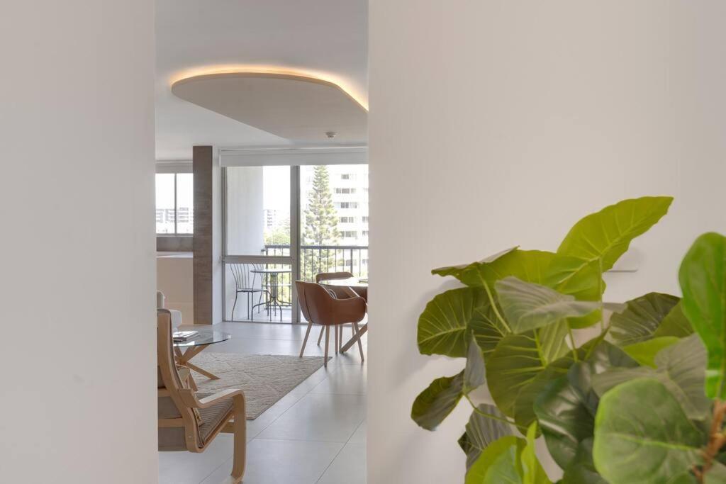 2br Modern Surfers Paradise Apartment