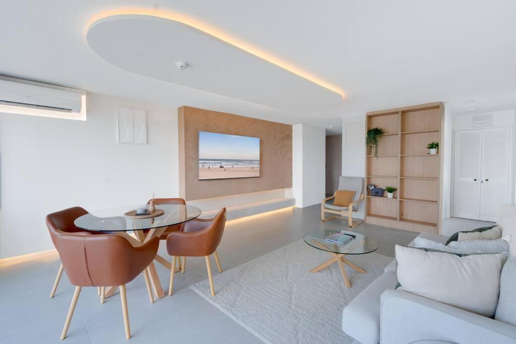 2br Modern Surfers Paradise Apartment Gold Coast