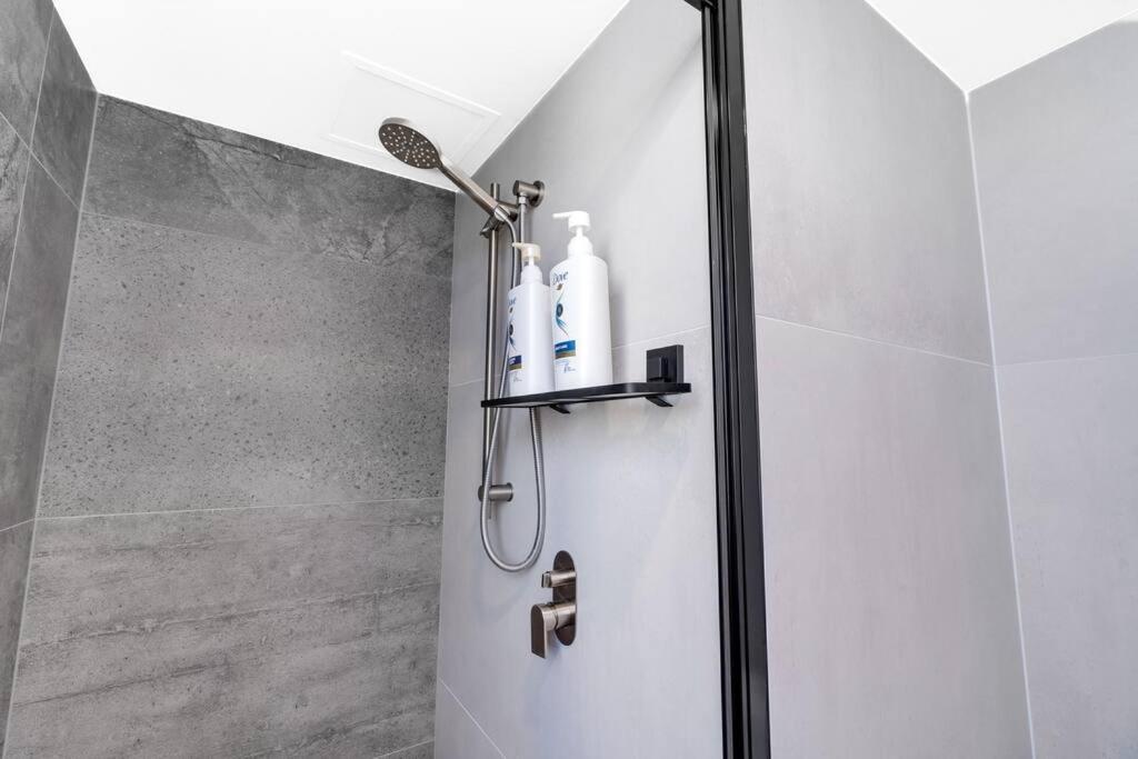 2br Modern Surfers Paradise Apartment