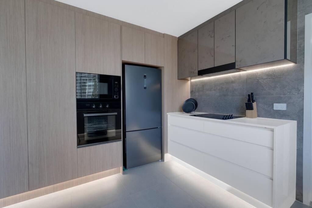 Apartment 2br Modern Surfers Paradise