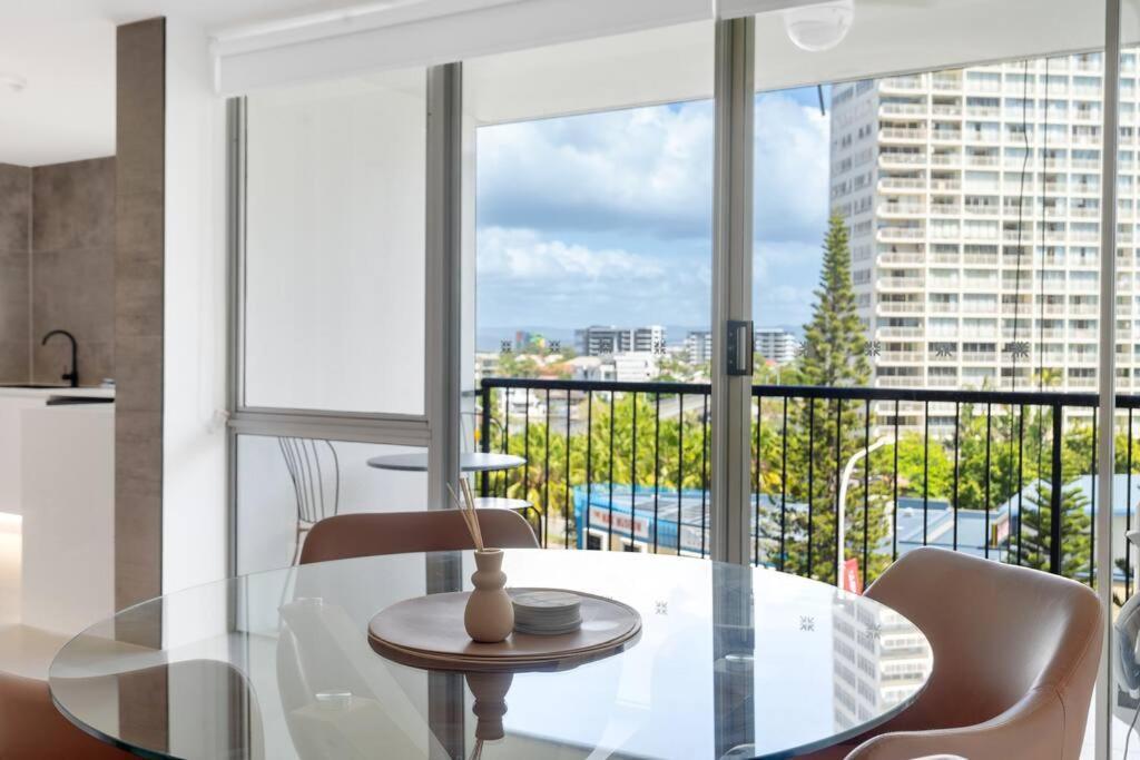 Apartment 2br Modern Surfers Paradise Gold Coast