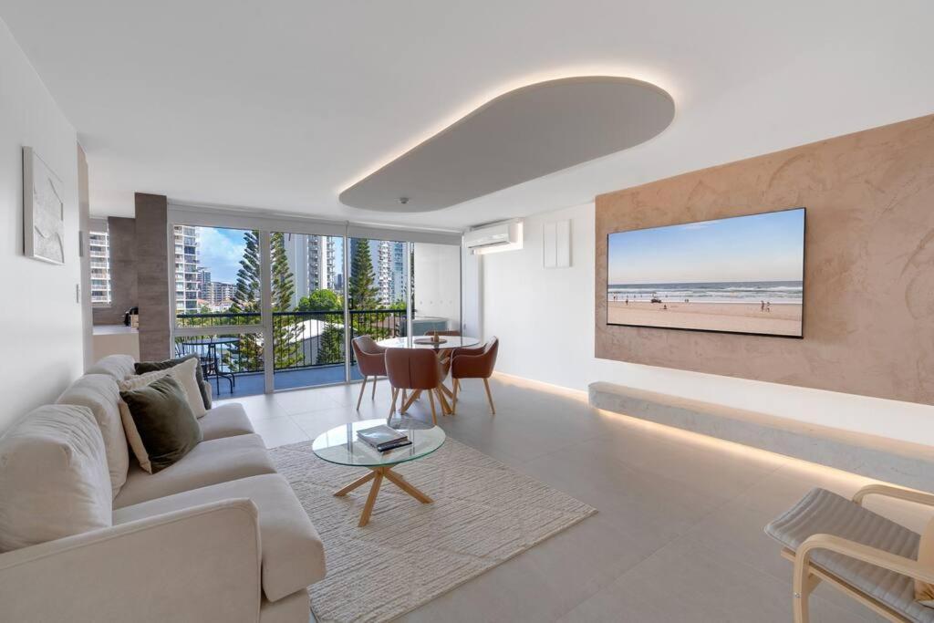 2br Modern Surfers Paradise Gold Coast