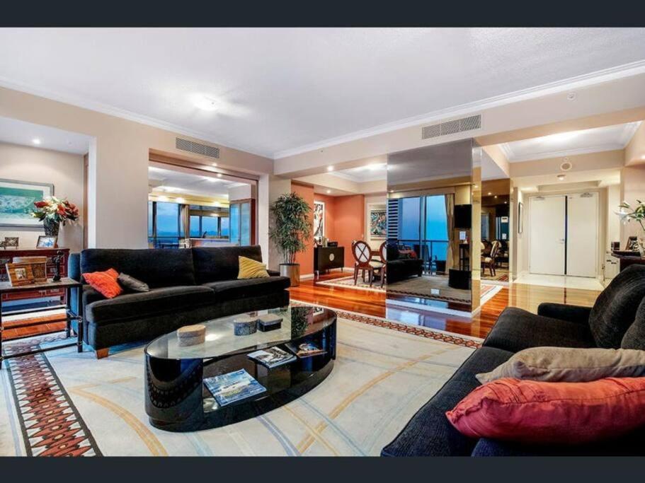 Apartment Welcome To A 275m2 Sub-penthouse With Great Ocean *