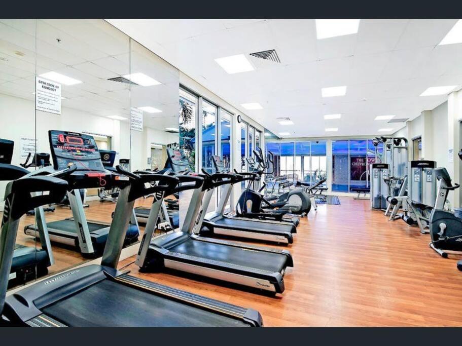 Welcome To A 275m2 Sub-penthouse With Great Ocean * Gold Coast