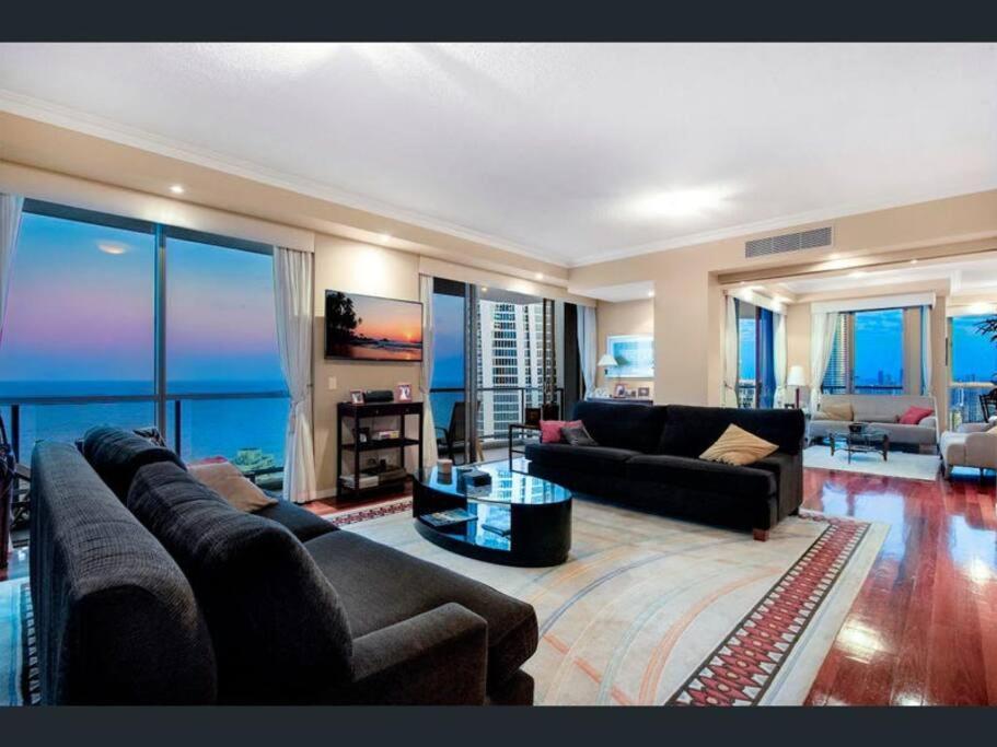 Welcome To A 275m2 Sub-penthouse With Great Ocean *