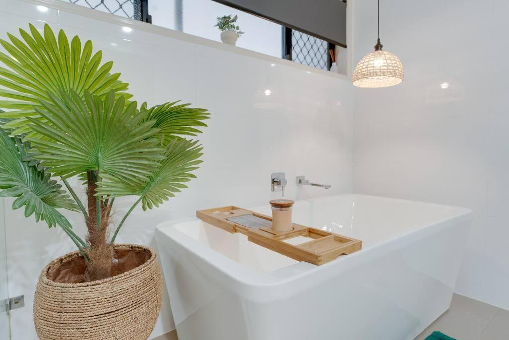 Elegant Coastal Escape In The Heart Of * Gold Coast