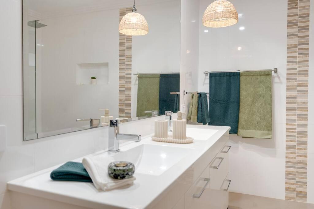 Elegant Coastal Escape In The Heart Of