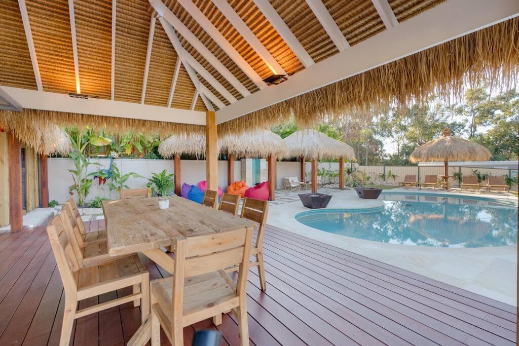 Apartment Elegant Coastal Escape In The Heart Of