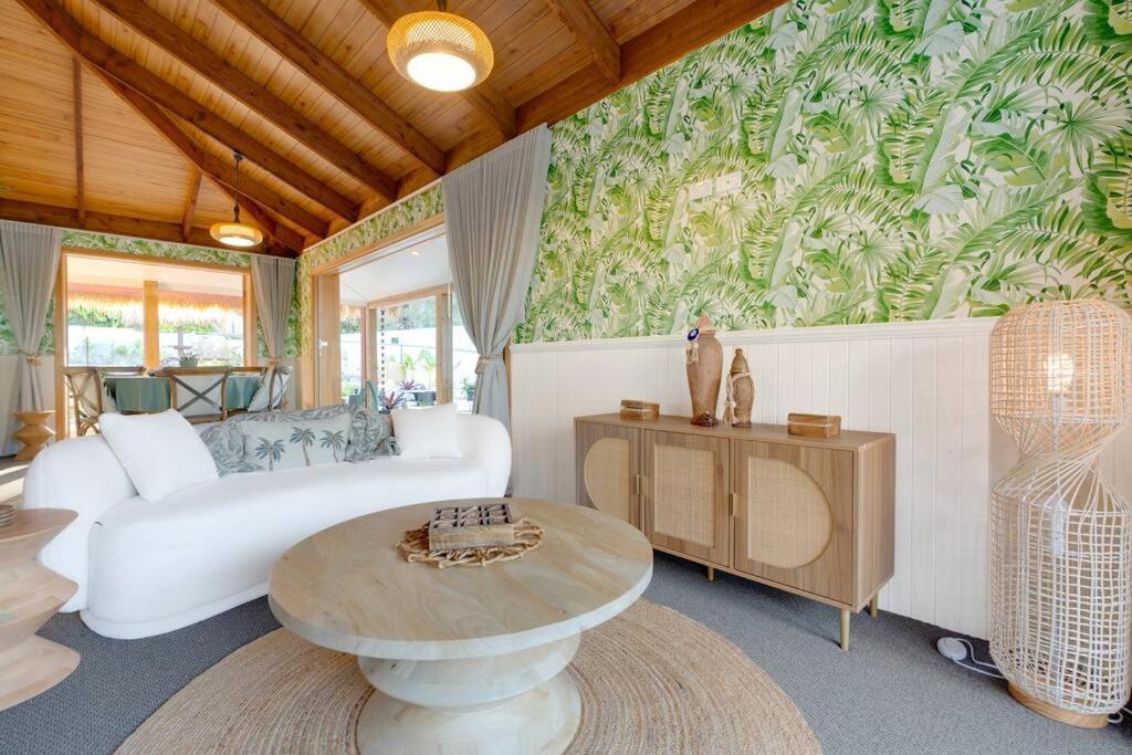 Elegant Coastal Escape In The Heart Of Apartment Gold Coast