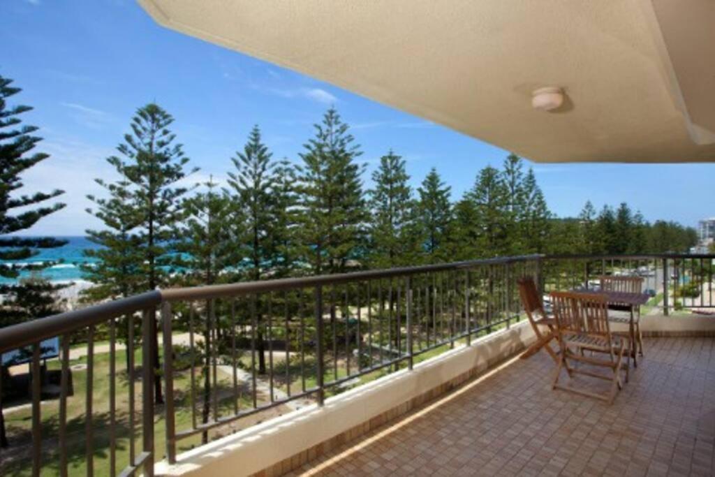 Mahana! Burleigh 70's Style 2bed Gold Coast
