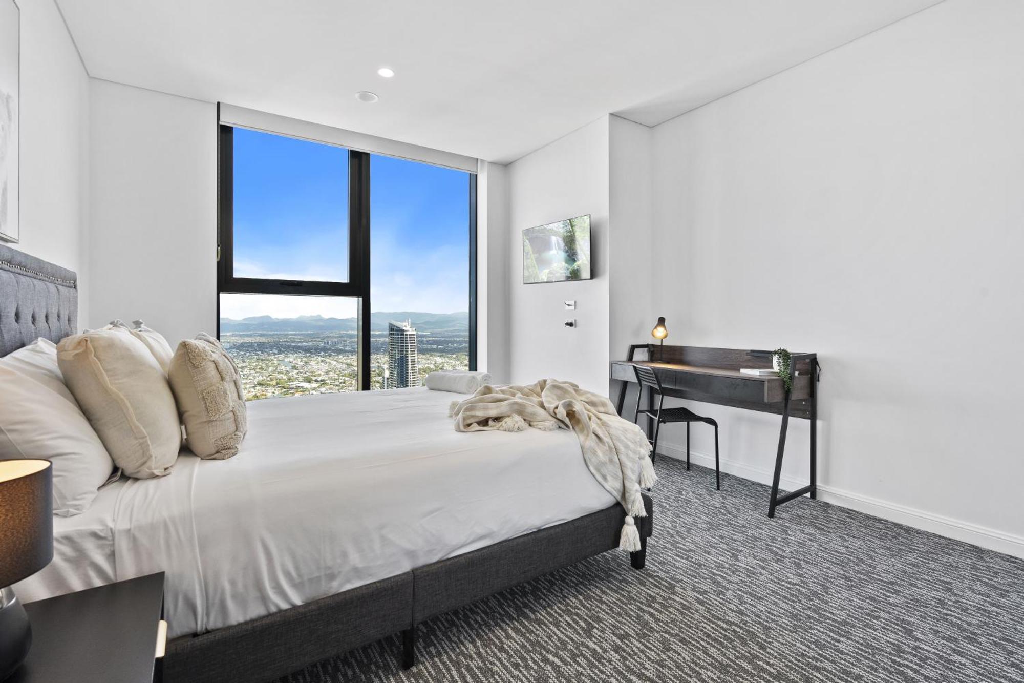 Apartment Luxury High Floor 3 Bedroom Unit With Ocean Views - Q *