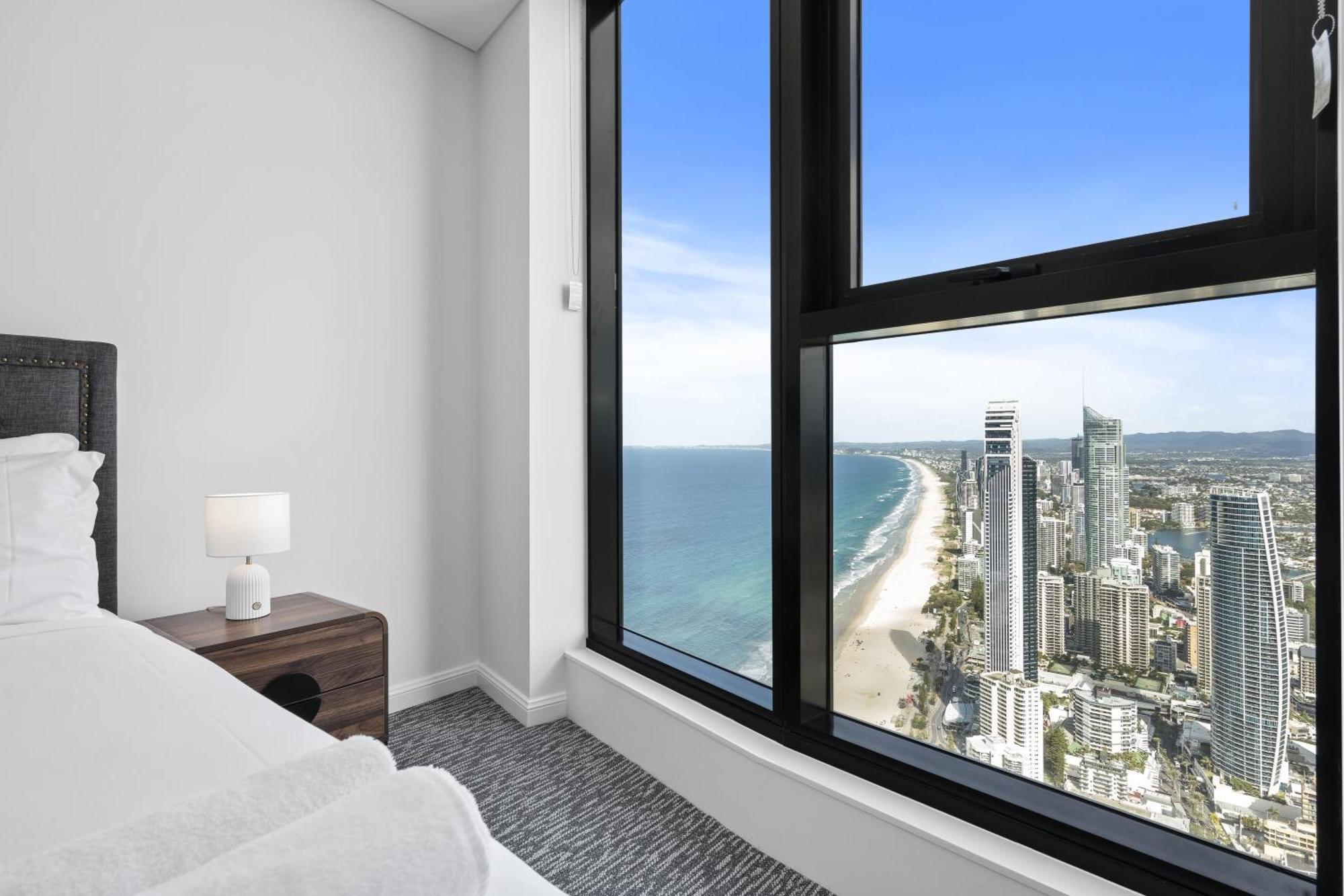 Luxury High Floor 3 Bedroom Unit With Ocean Views - Q *