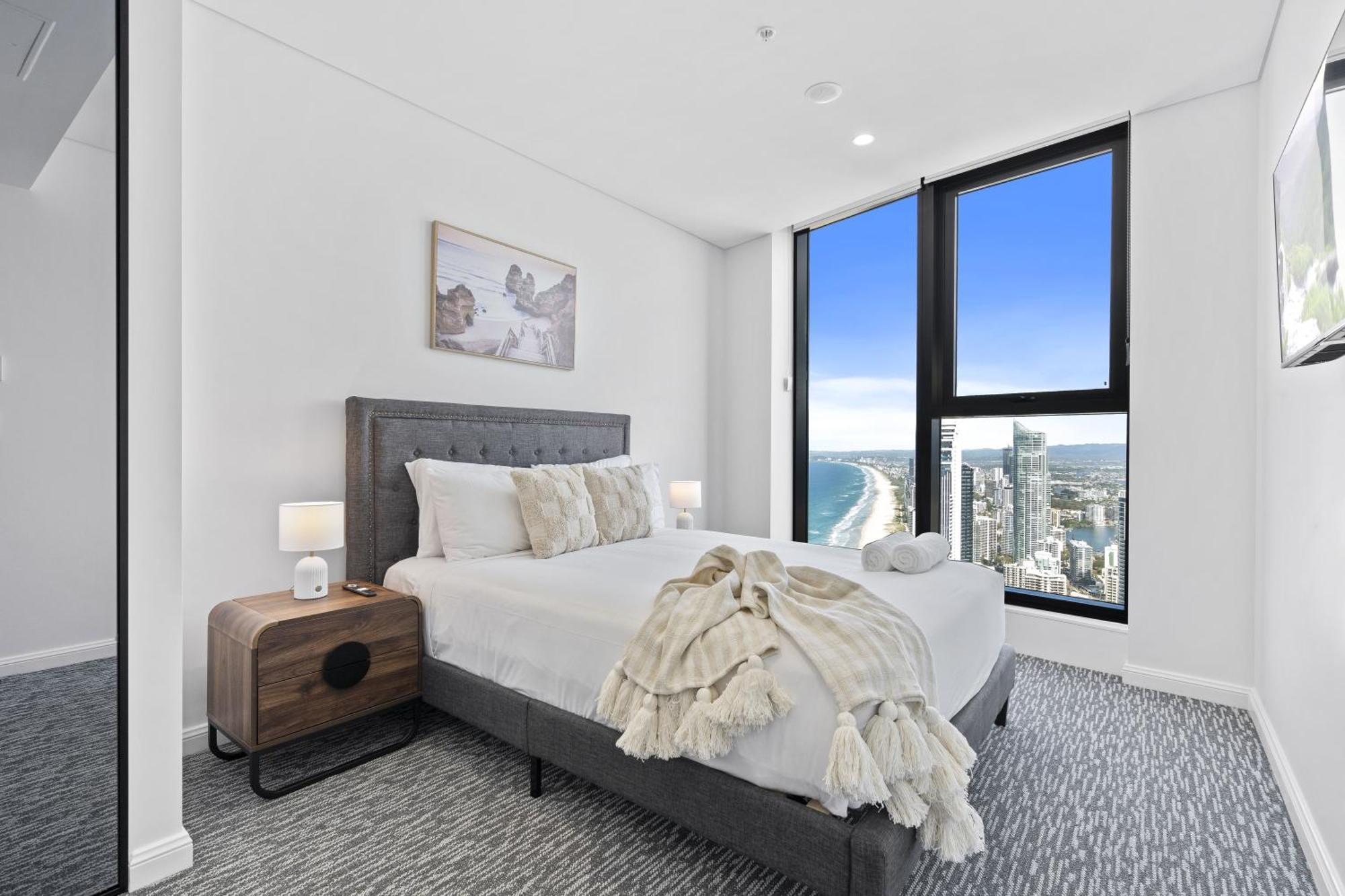 Luxury High Floor 3 Bedroom Unit With Ocean Views - Q