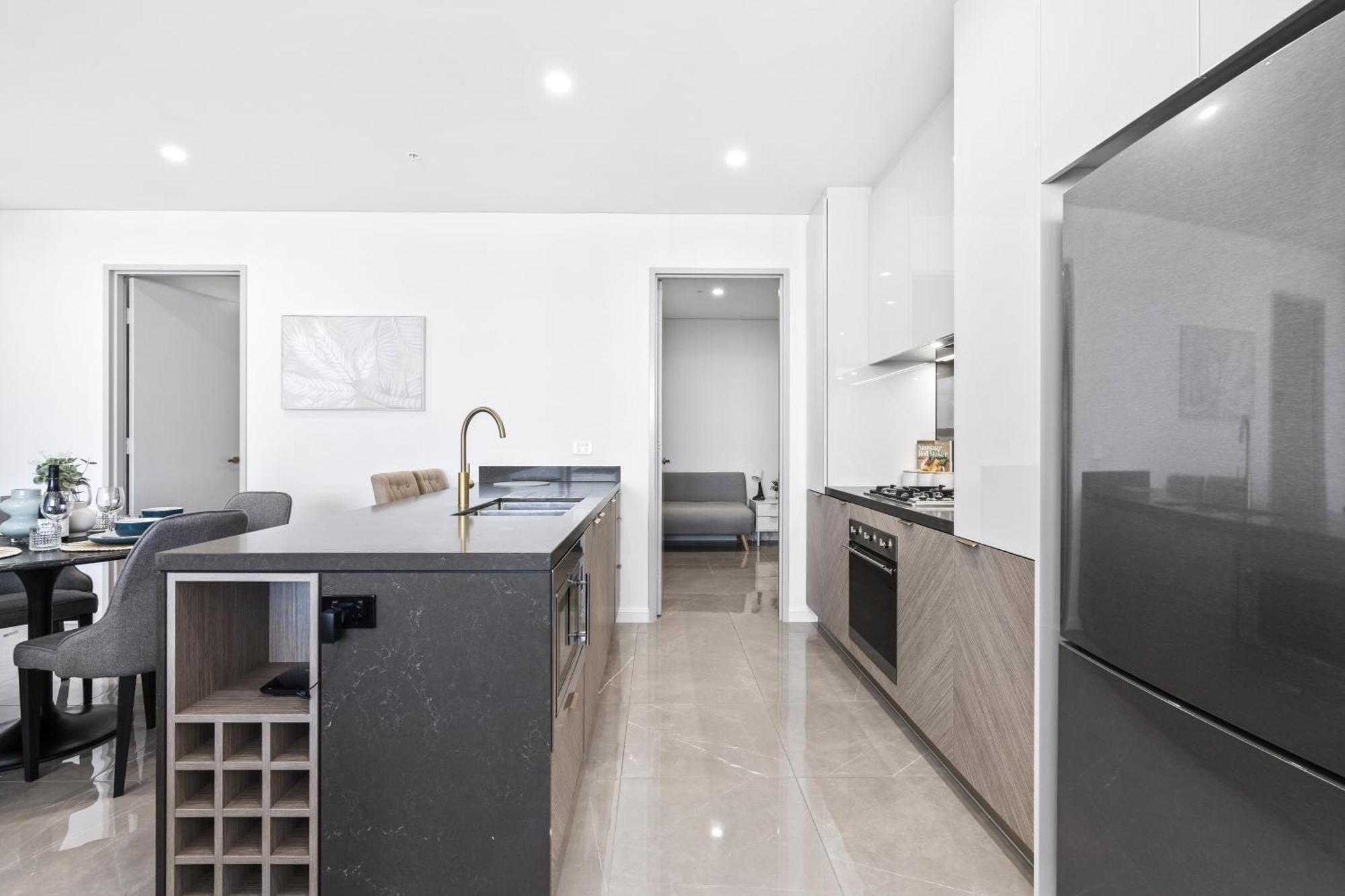 Luxury High Floor 3 Bedroom Unit With Ocean Views - Q