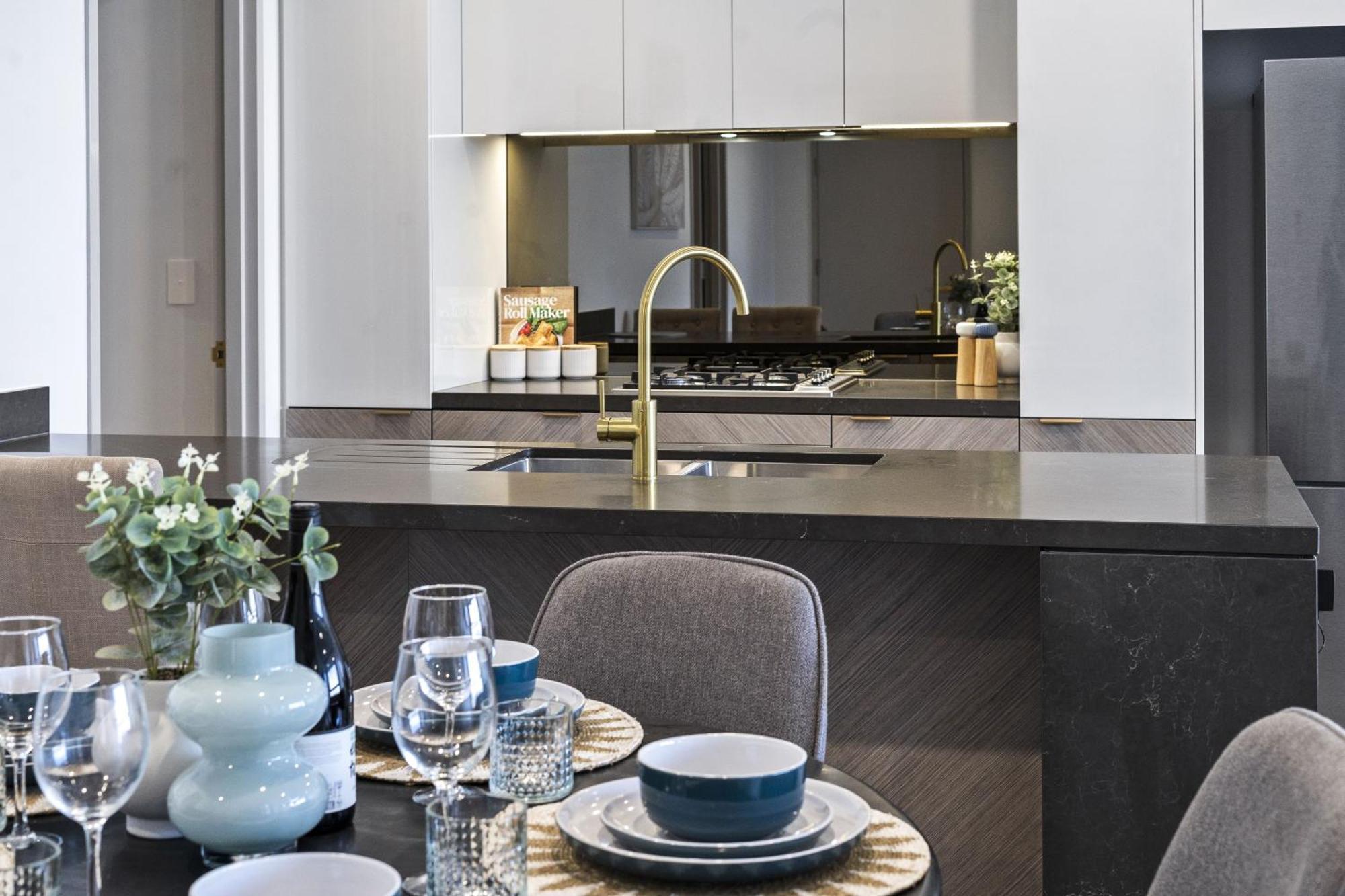 Luxury High Floor 3 Bedroom Unit With Ocean Views - Q Apartment *