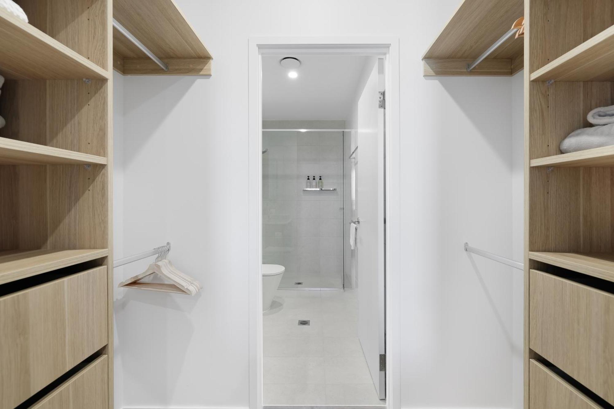 Brand New Modern 2bed 2bath Canal View