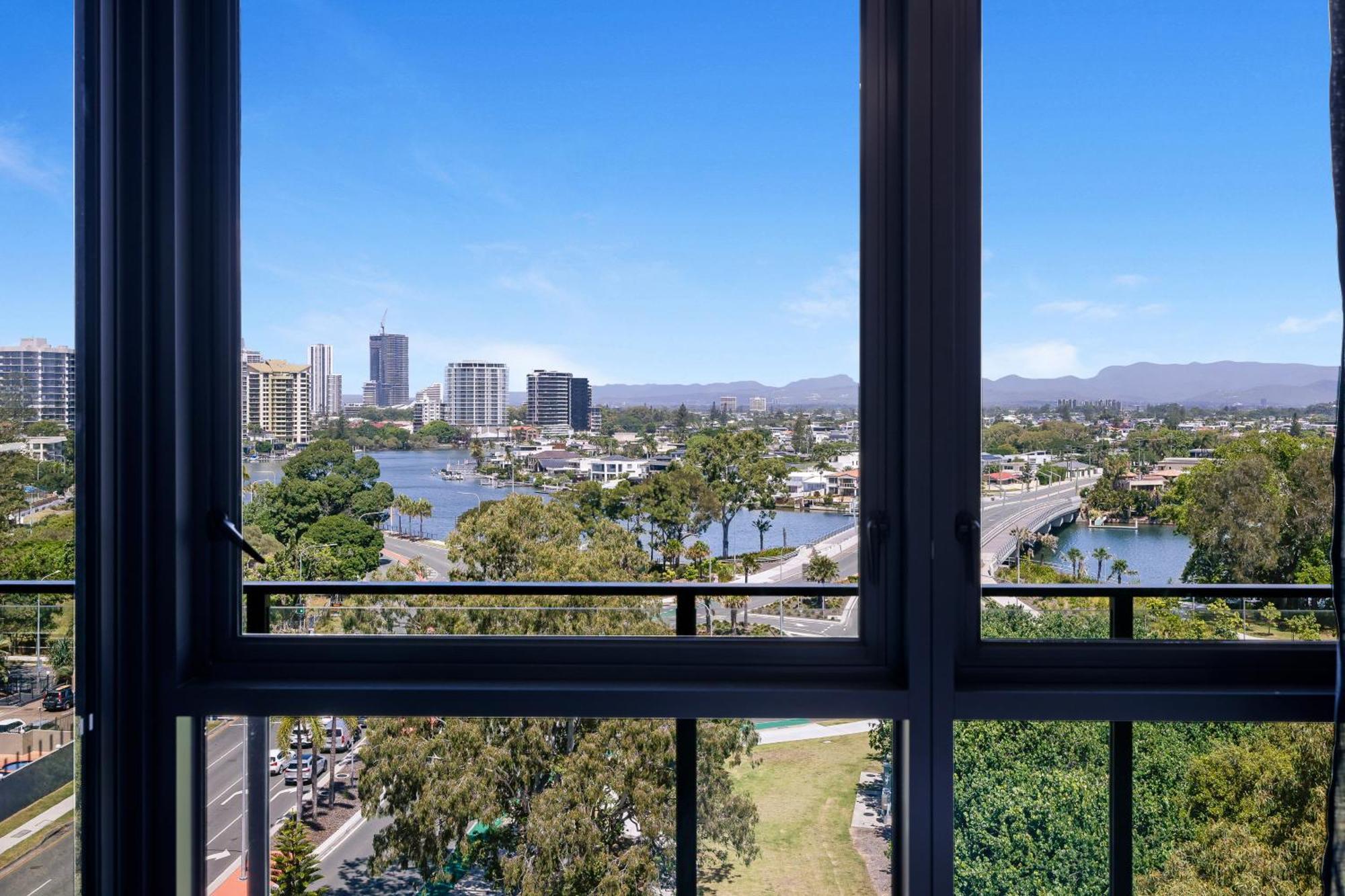 Brand New Modern 2bed 2bath Canal View Apartment