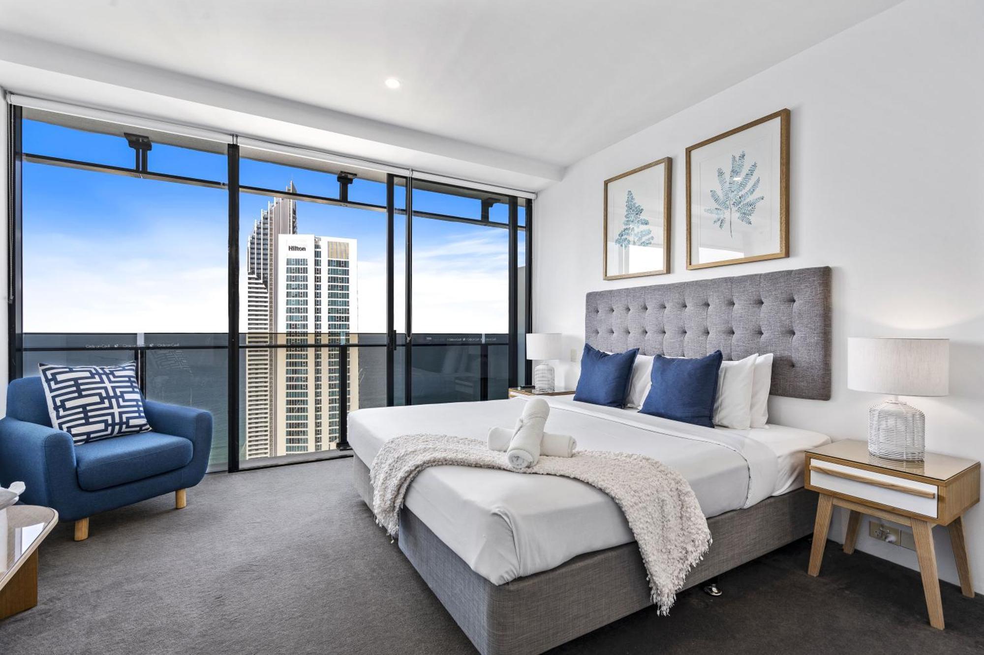 Apartment Circle On Cavill Surfers Paradise Mid Week Madness Deal - Q Gold Coast