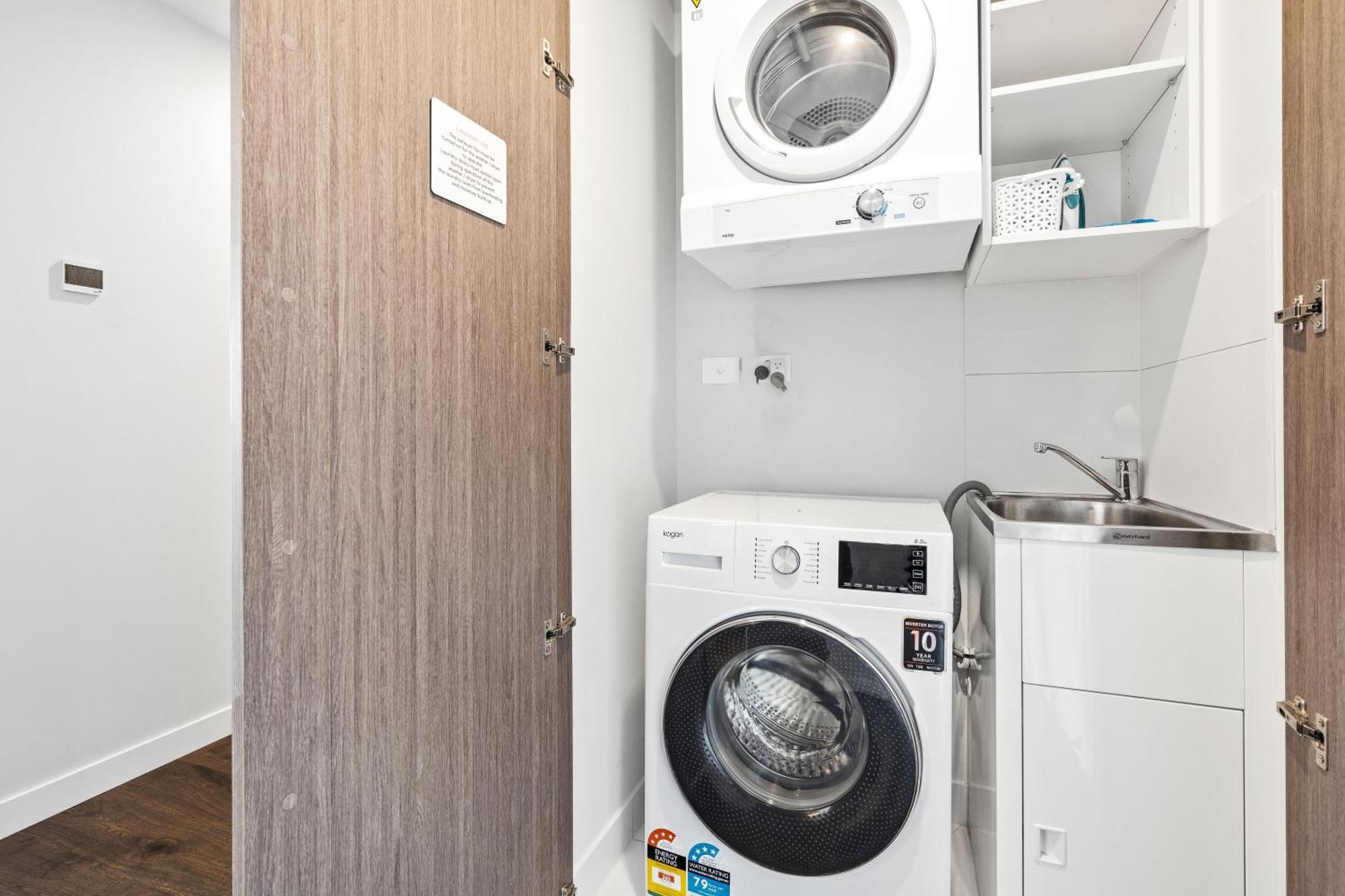 2 Bedroom 1 Bathroom Private At Casino - Paid Parking Only *