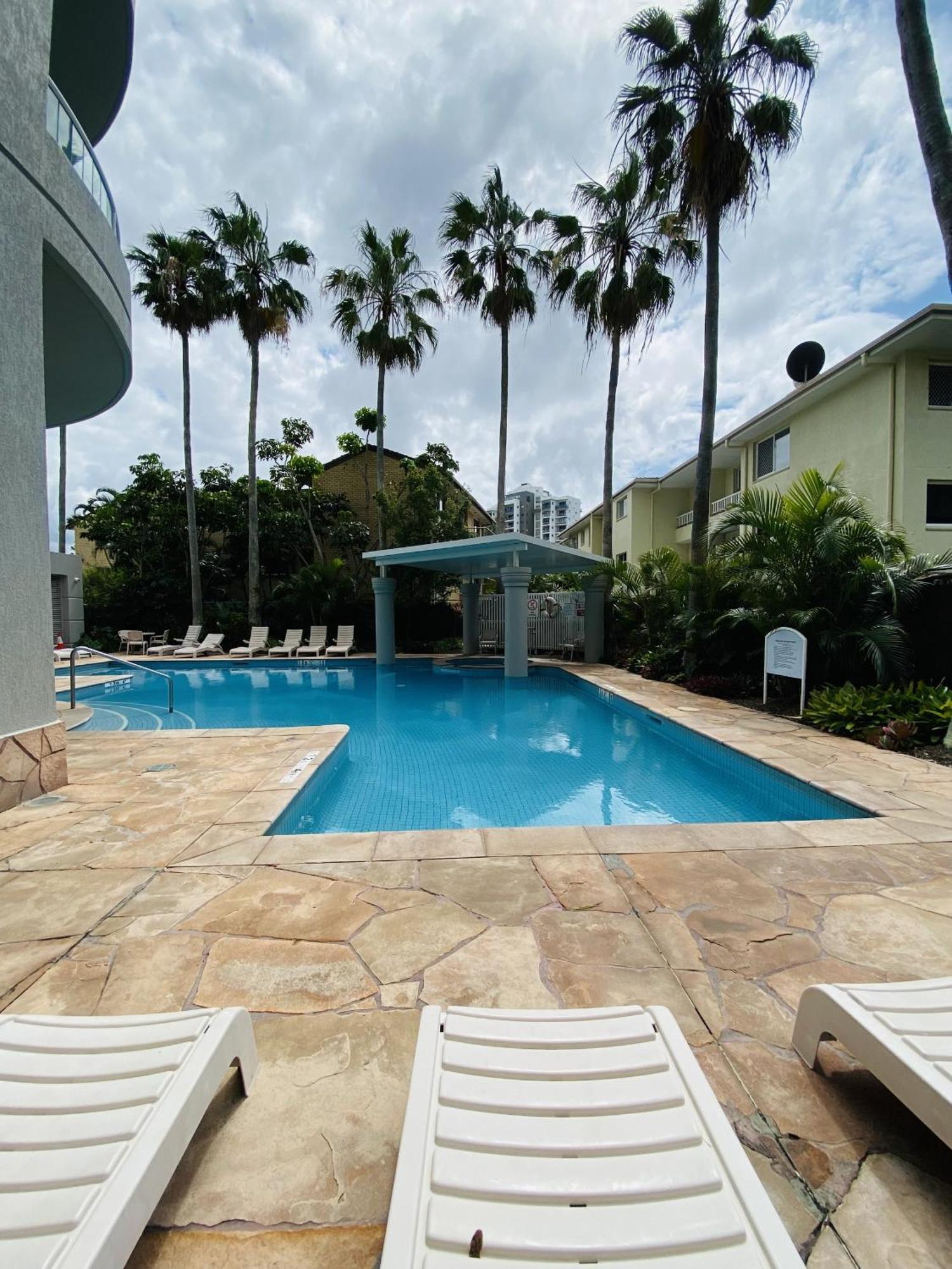 Ocean View Surfers Paradise Apartment