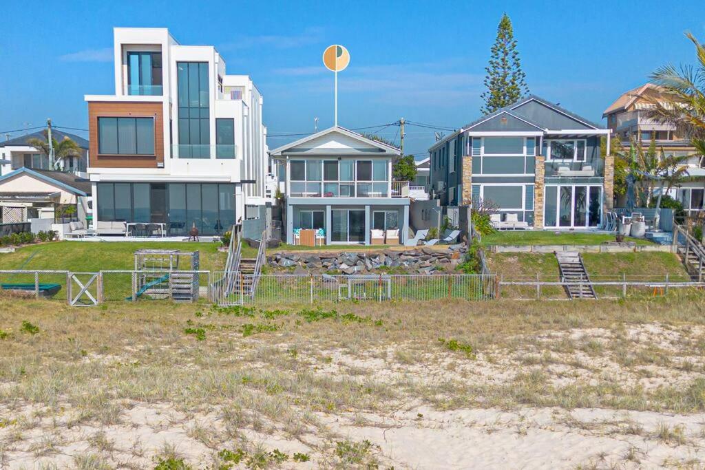 Seaside Serenity Exclusive Beachfront Escape Casa de férias *