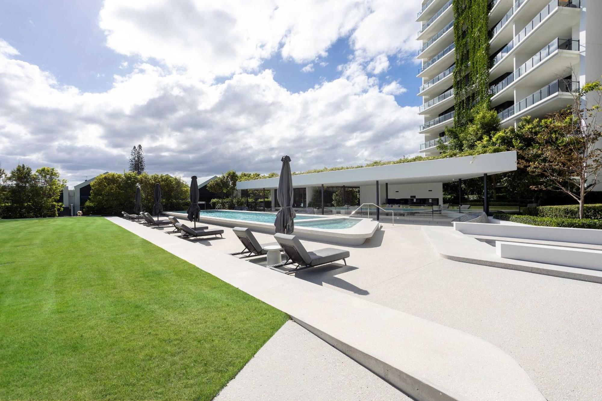 Luxe Oceanview In Palm Apartment