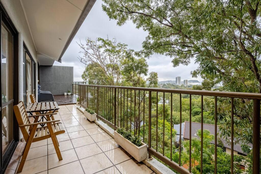 Hidden Escape With Stunning Ocean Views Apartment Gold Coast
